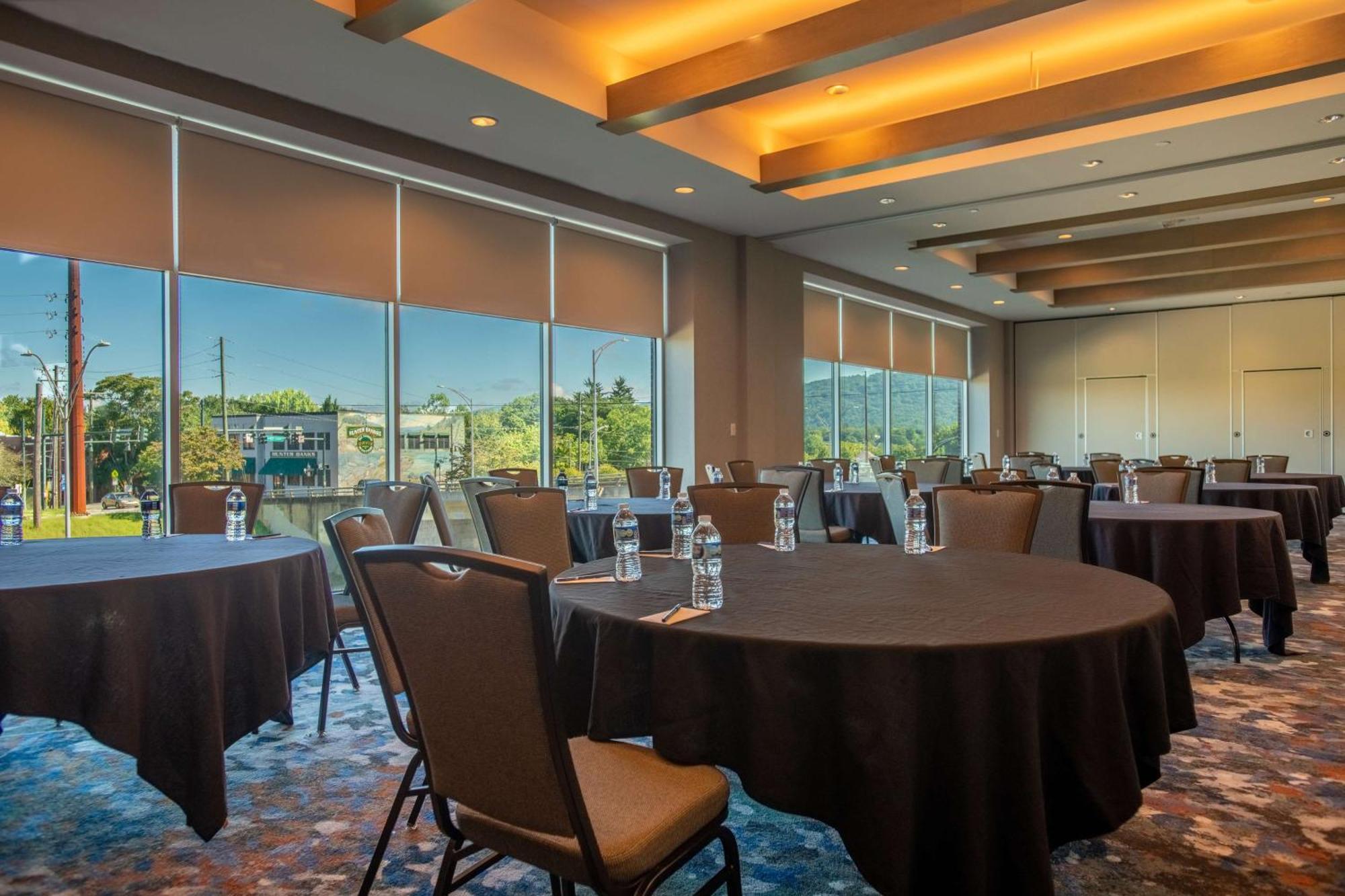 Doubletree By Hilton Asheville Downtown מראה חיצוני תמונה