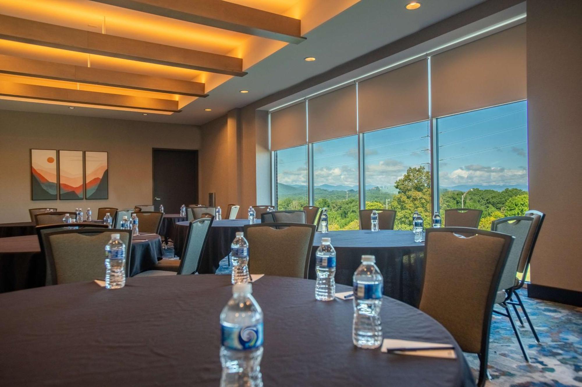 Doubletree By Hilton Asheville Downtown מראה חיצוני תמונה
